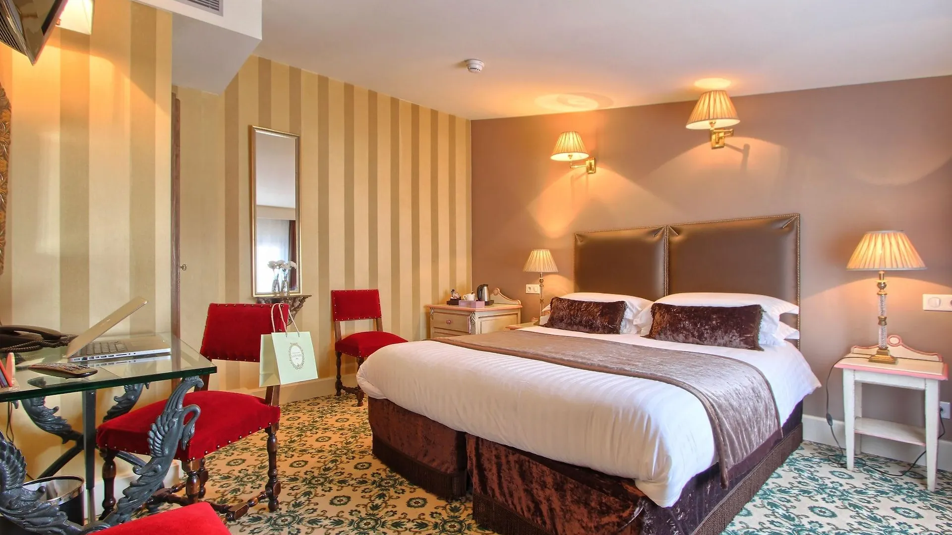 Hotel Des Deux Continents París