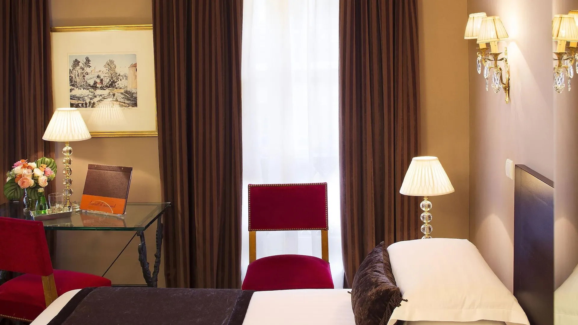 Des Deux Continents Hotel 3*