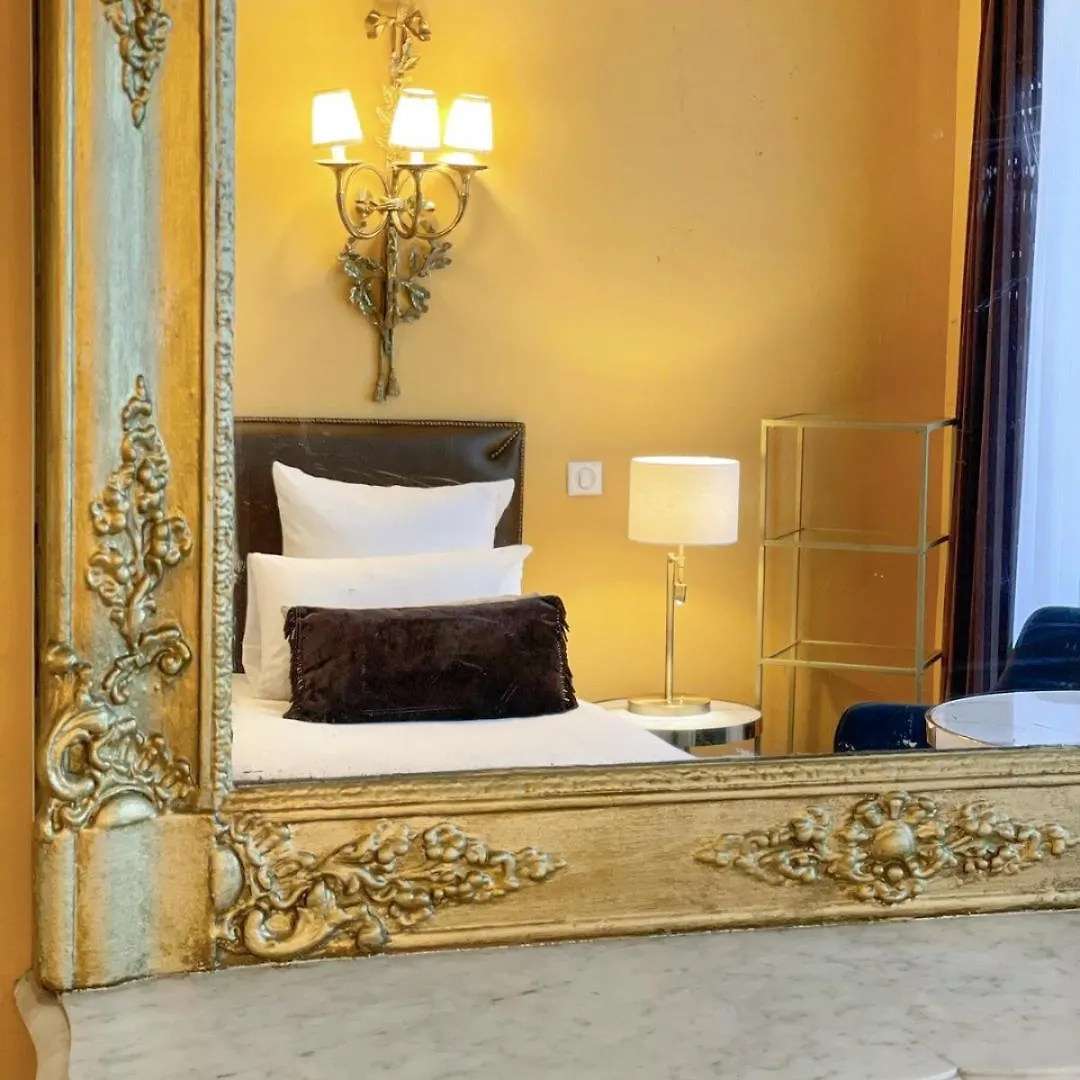 Des Deux Continents 3* París