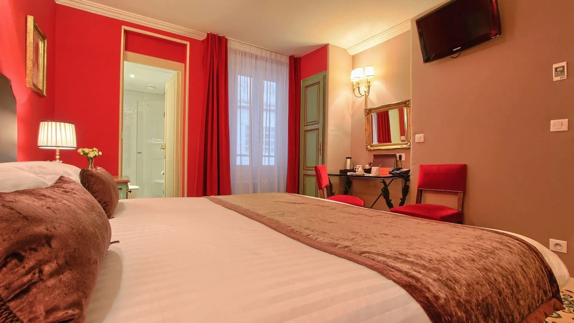 Des Deux Continents Hotel 3*