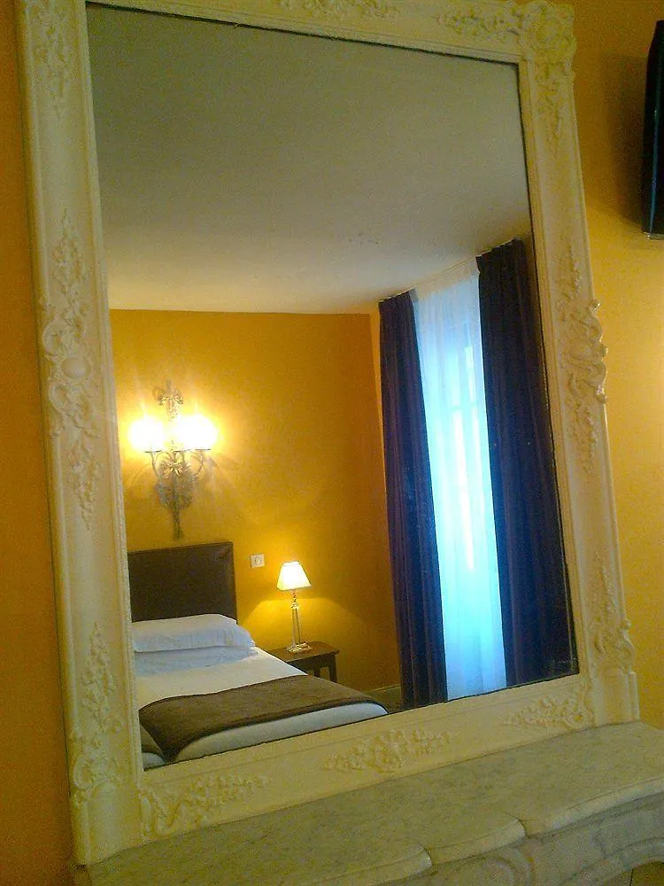 Szálloda Des Deux Continents 3*